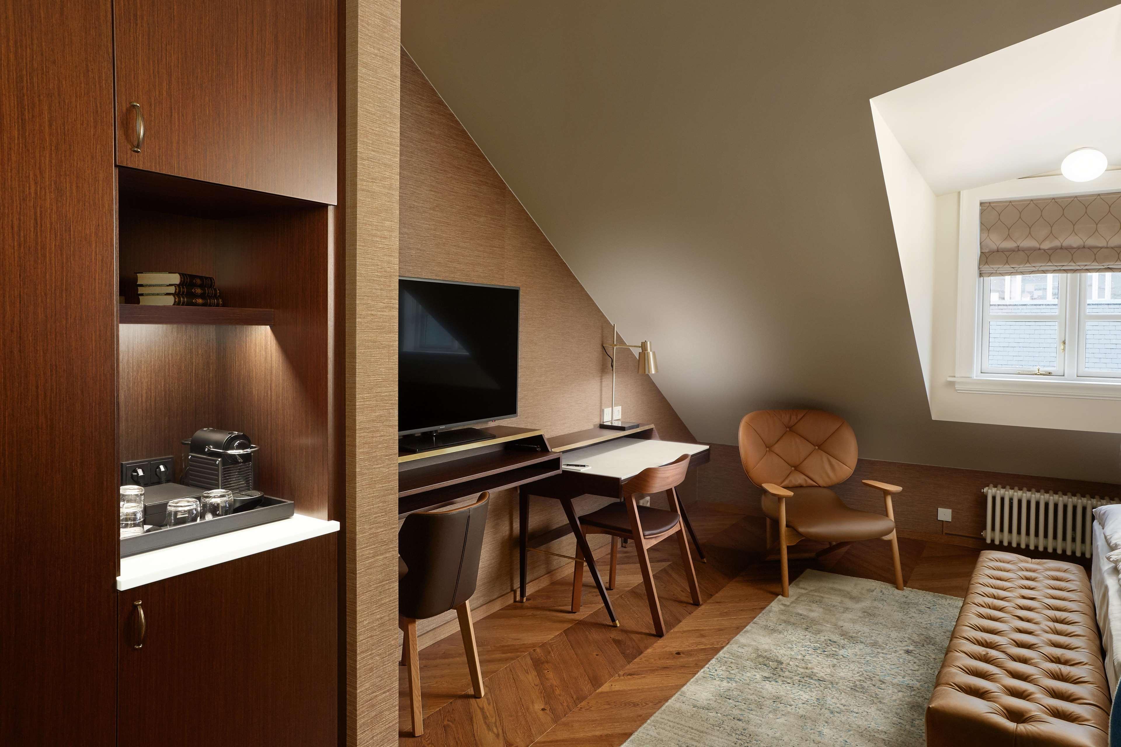 Konsulat Hotel, Curio Collection By Hilton Hotell