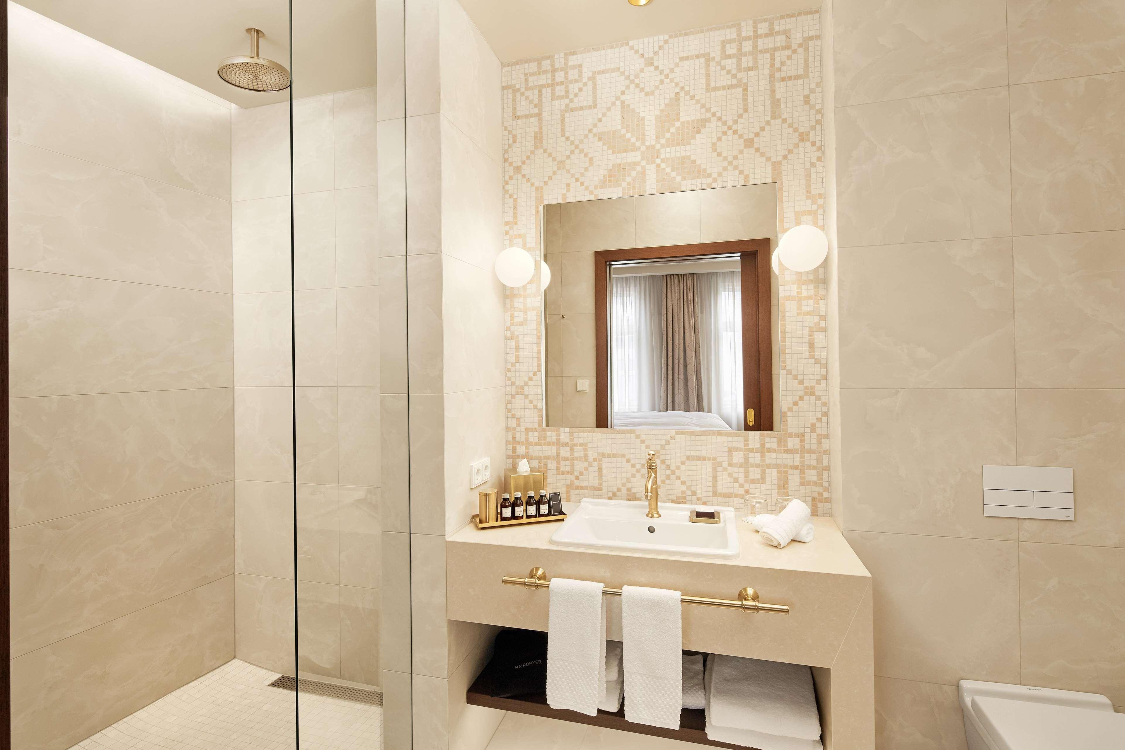 Konsulat Hotel, Curio Collection By Hilton Hotell 4*