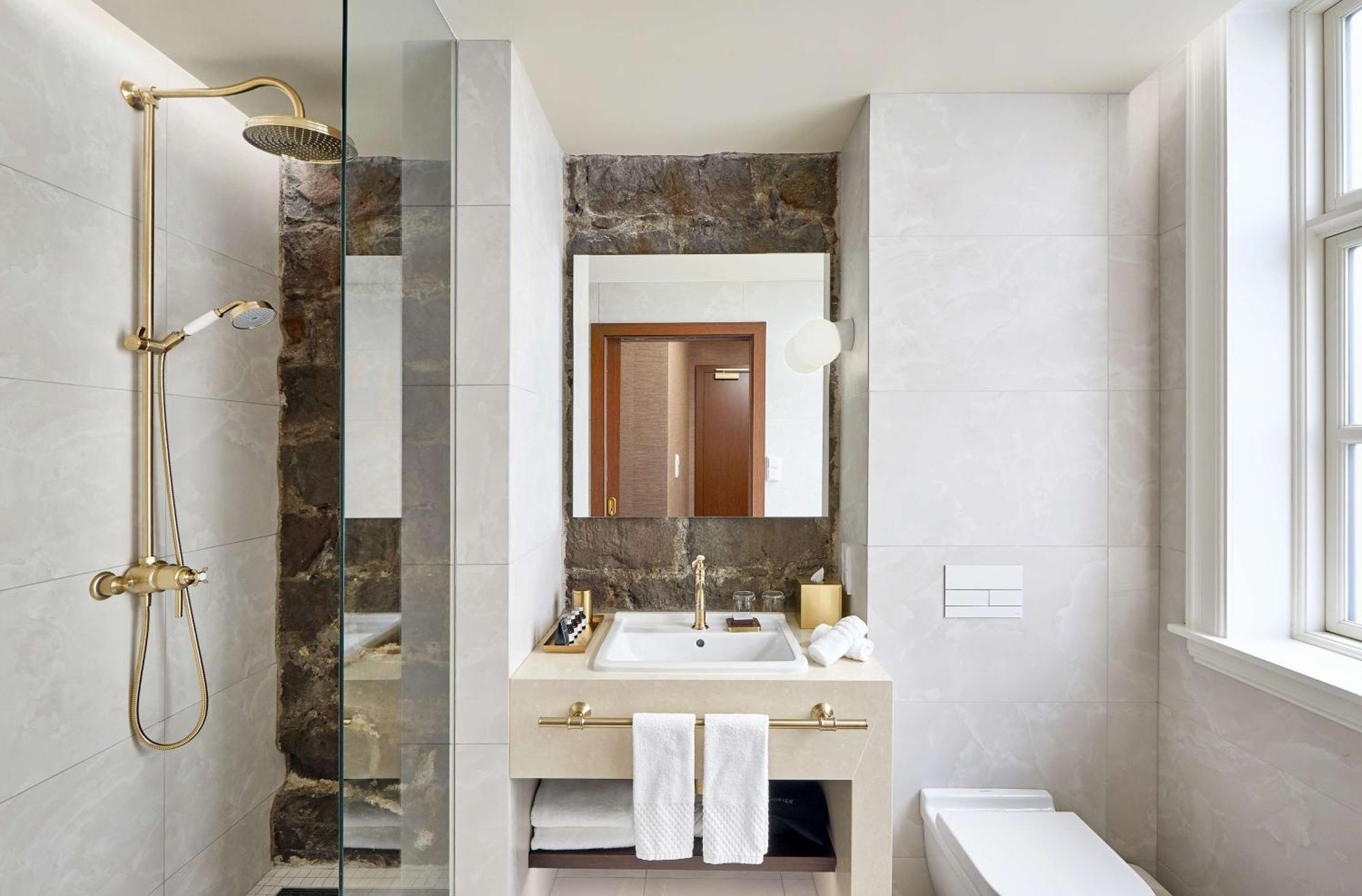 Konsulat Hotel, Curio Collection By Hilton Hotell